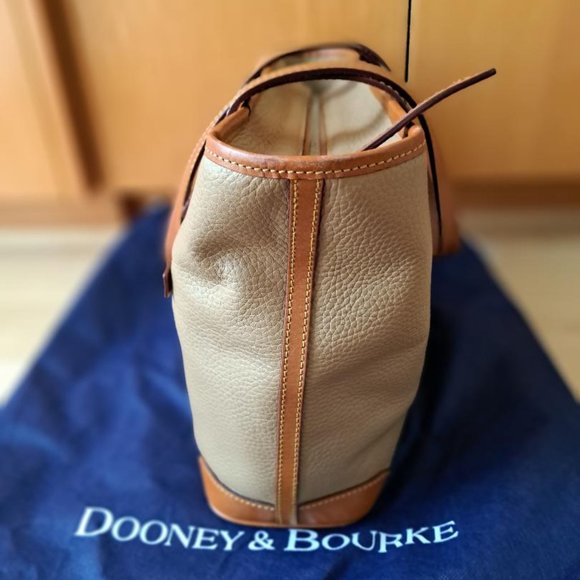Dooney & Bourke Tote Bag - Picture 3 of 7